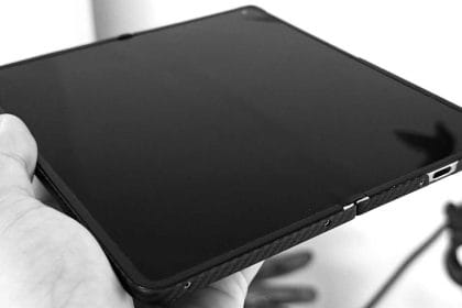 galaxy z fold8 to timima pou plirose i samsung gia mia othoni choris zara