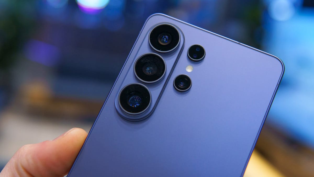 galaxy s27 pro apogoiteftikos tilefakos se schesi me to ultra